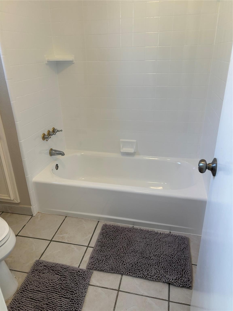 1819 Hanbury Court - Photo 16