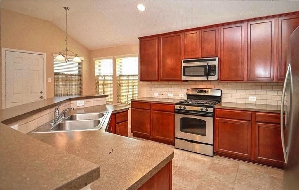 1707 Stieler Drive - Photo 5