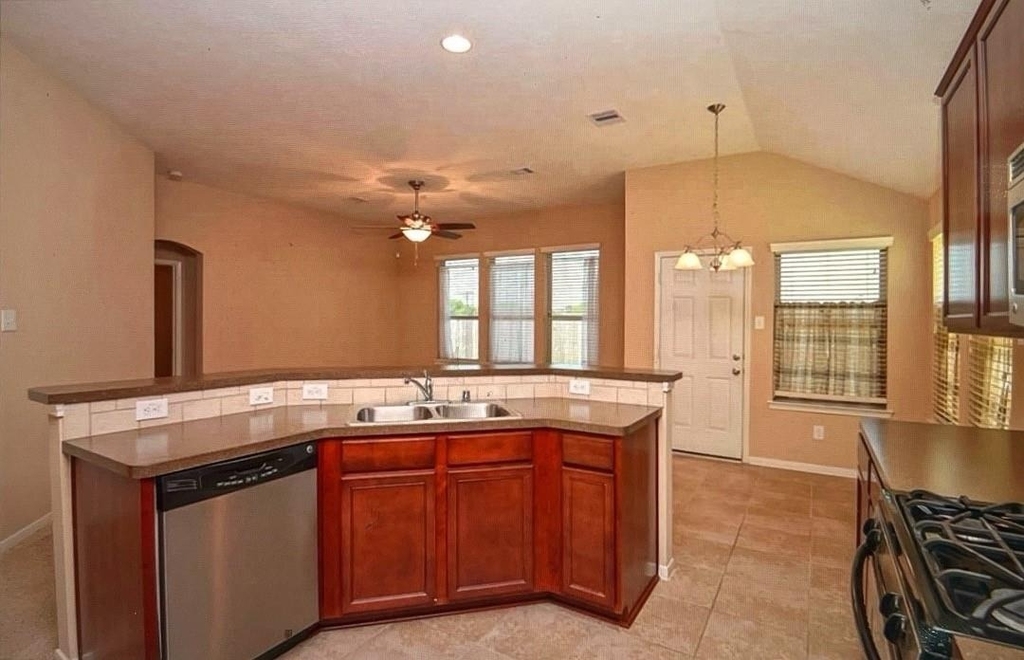 1707 Stieler Drive - Photo 4