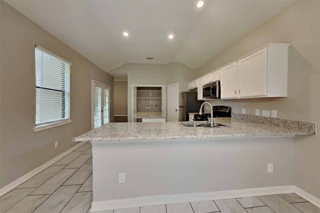2015 Creston Drive - Photo 3