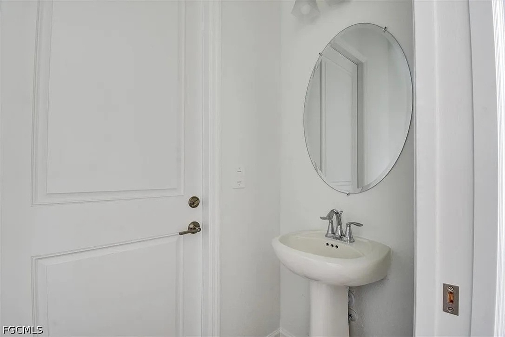 7796 Lakes Edge Lane - Photo 11