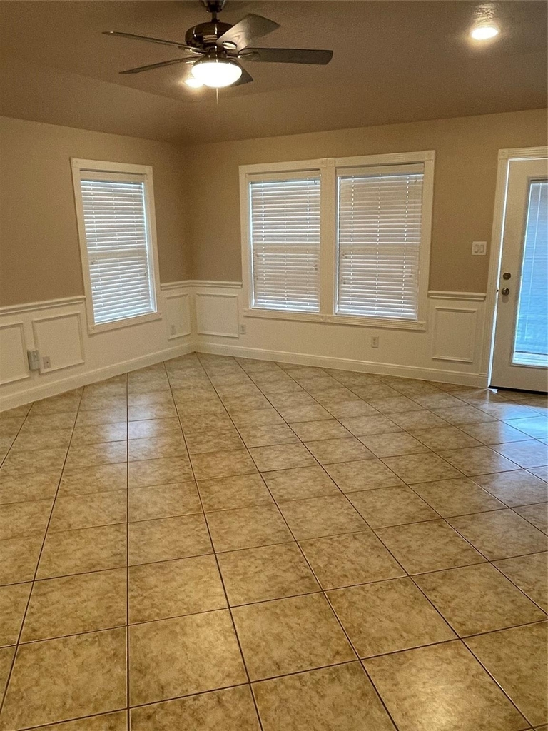 1018 S Booth Lane - Photo 5