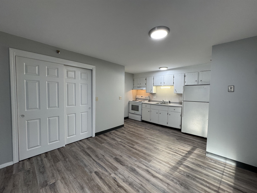 93 West - Photo 17