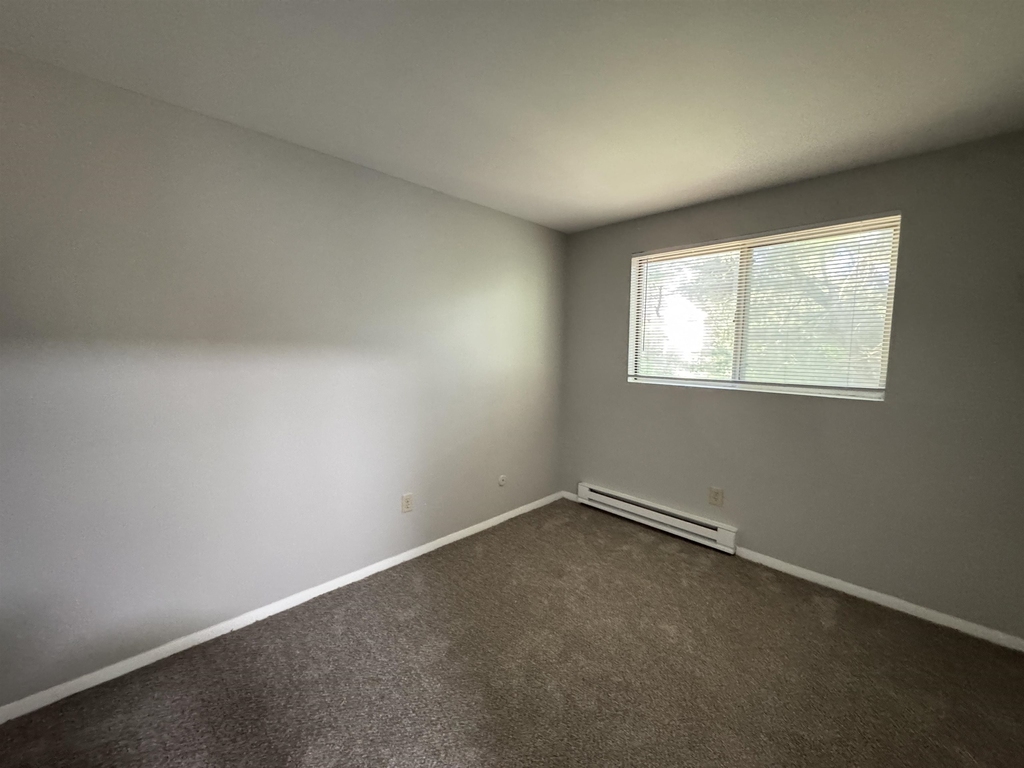 93 West - Photo 26