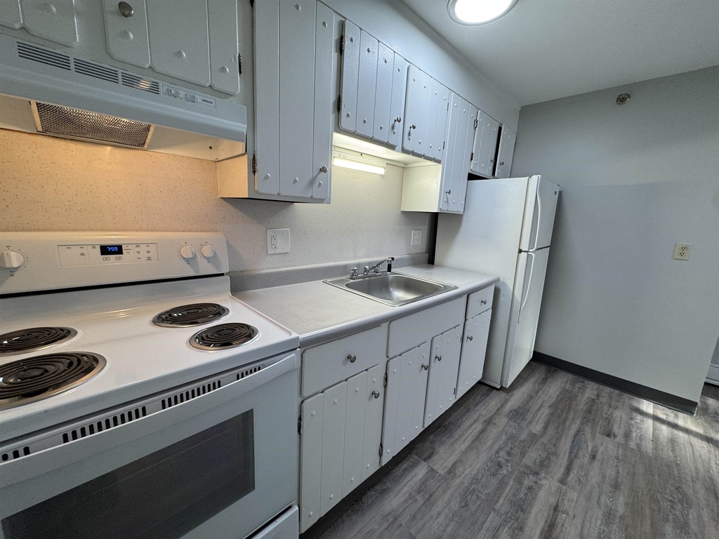 93 West - Photo 10