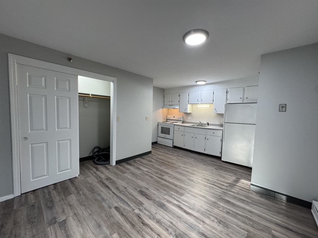 93 West - Photo 13