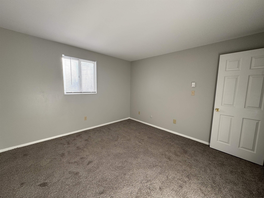 93 West - Photo 23