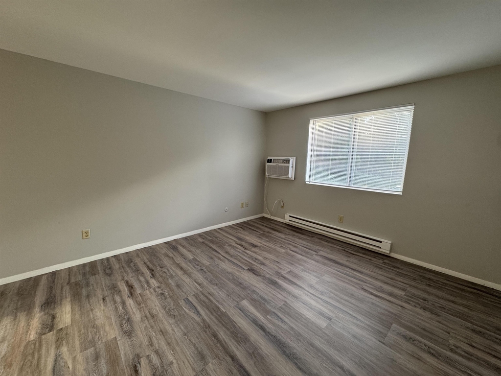 93 West - Photo 18