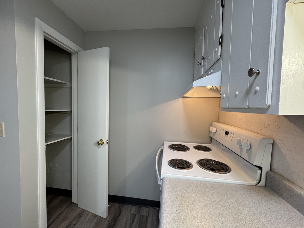 93 West - Photo 9