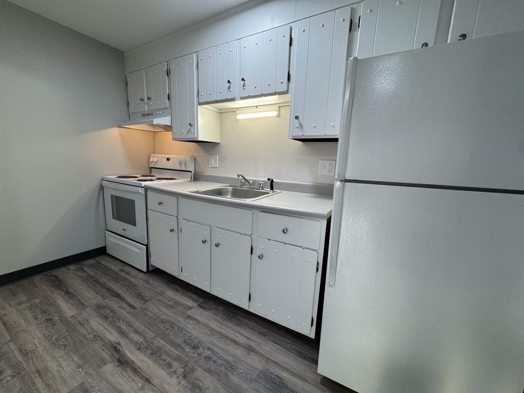 93 West - Photo 14