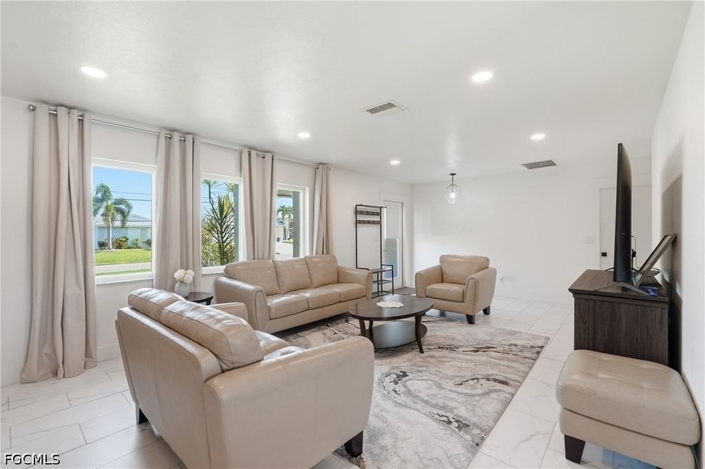 1446 Se 13th Street - Photo 5