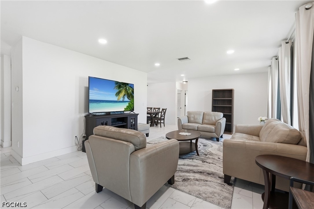 1446 Se 13th Street - Photo 3