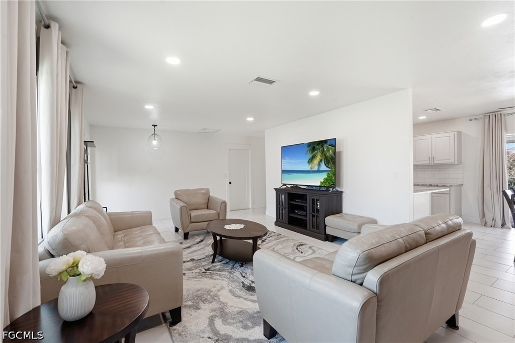 1446 Se 13th Street - Photo 4