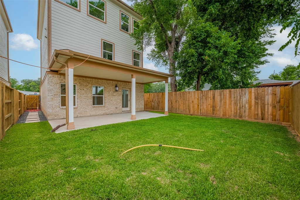 2206 Hoskins Drive - Photo 6