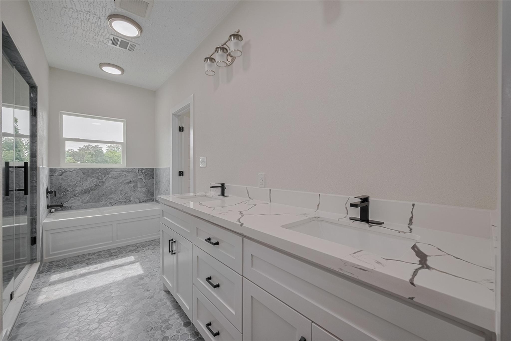 2206 Hoskins Drive - Photo 18