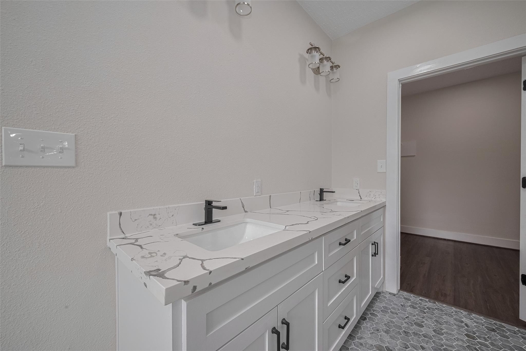 2206 Hoskins Drive - Photo 19