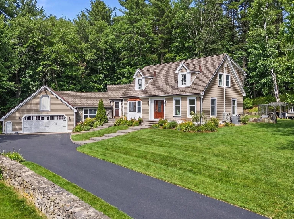 166 Londonderry - Photo 0