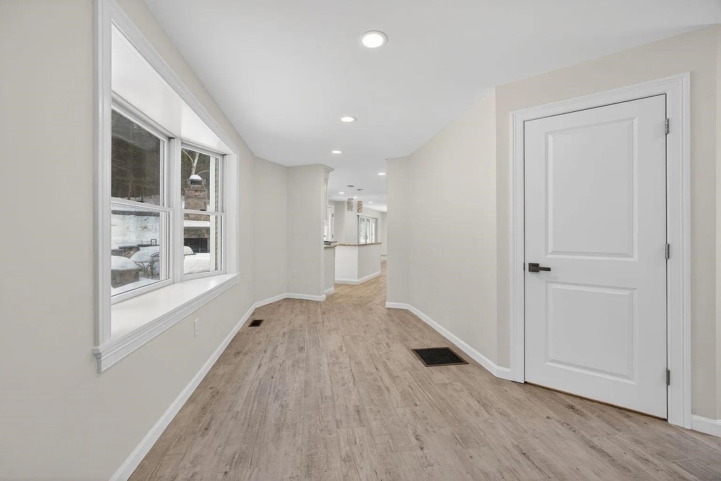 166 Londonderry - Photo 10