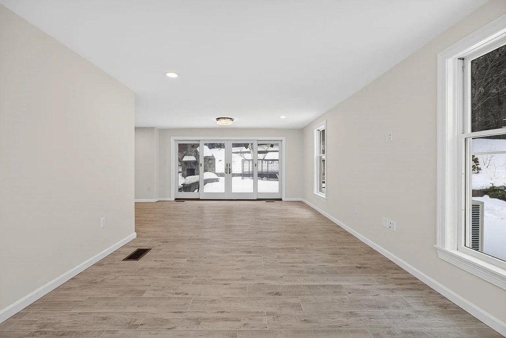 166 Londonderry - Photo 7