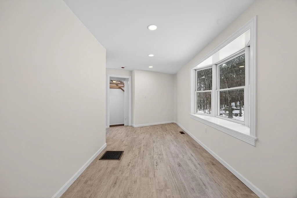 166 Londonderry - Photo 12