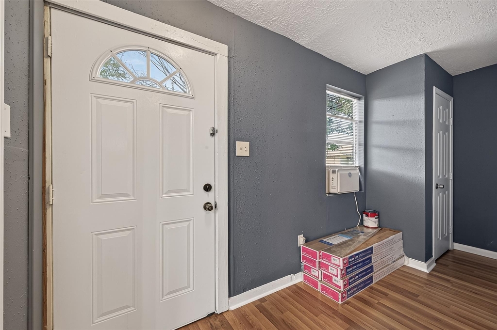 216 Burr Street - Photo 2