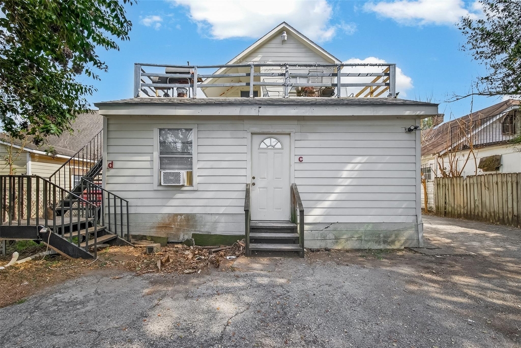 216 Burr Street - Photo 0