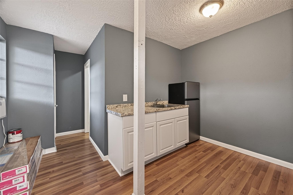 216 Burr Street - Photo 3