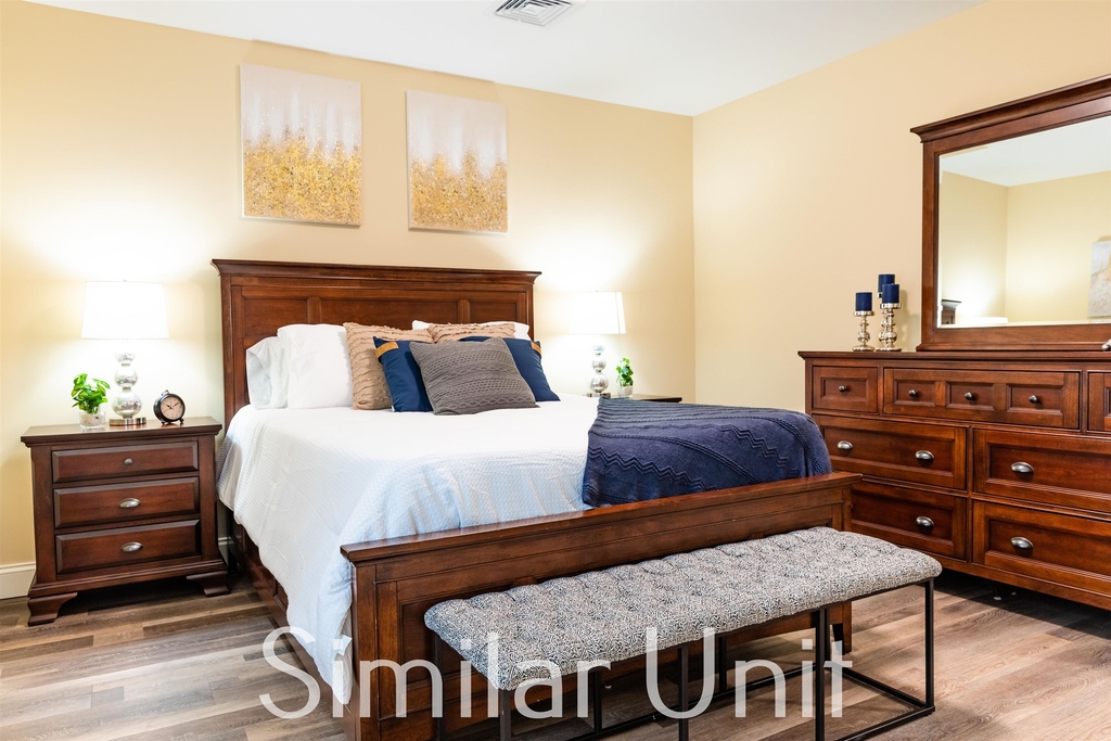 40 Judy's - Photo 14