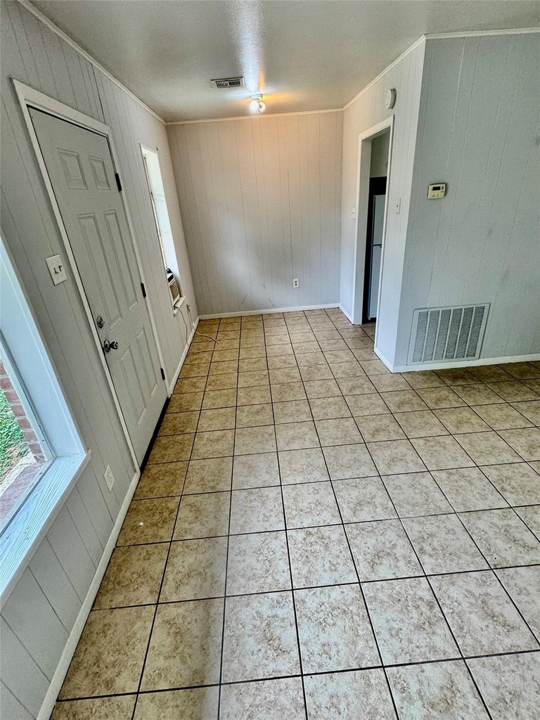116 W Davitt Street - Photo 4