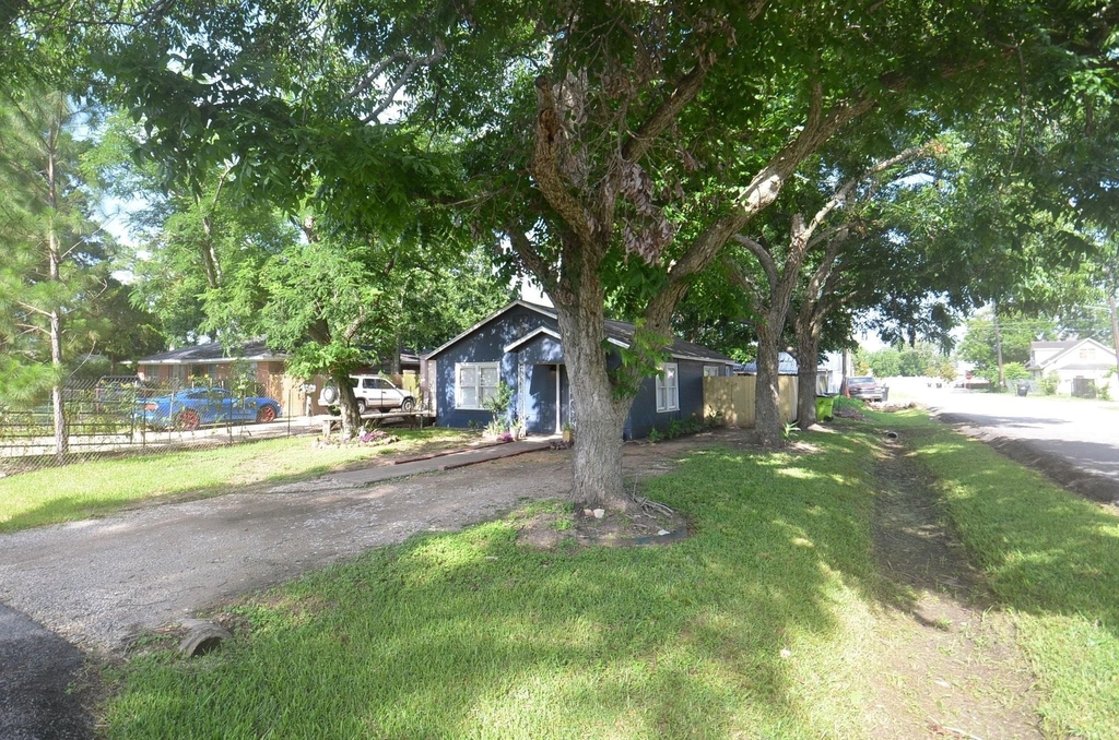 1600 5th Street - Photo 3