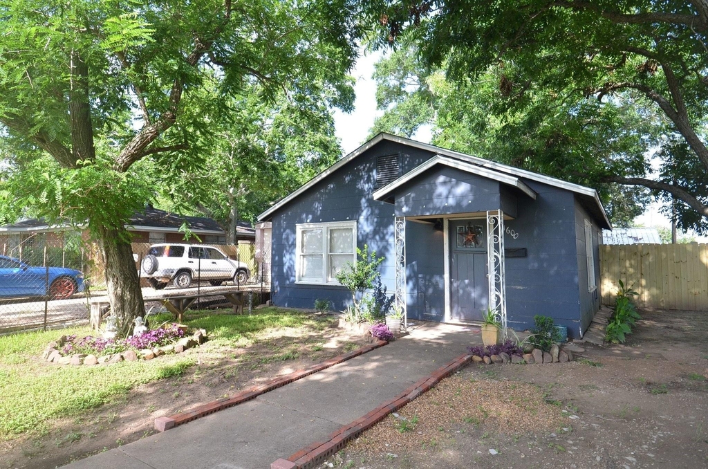1600 5th Street - Photo 2