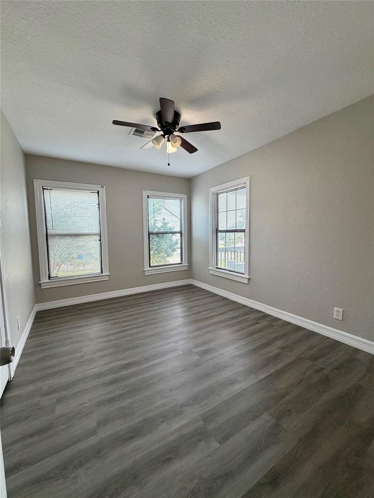 1214 W 5th Street - Photo 15