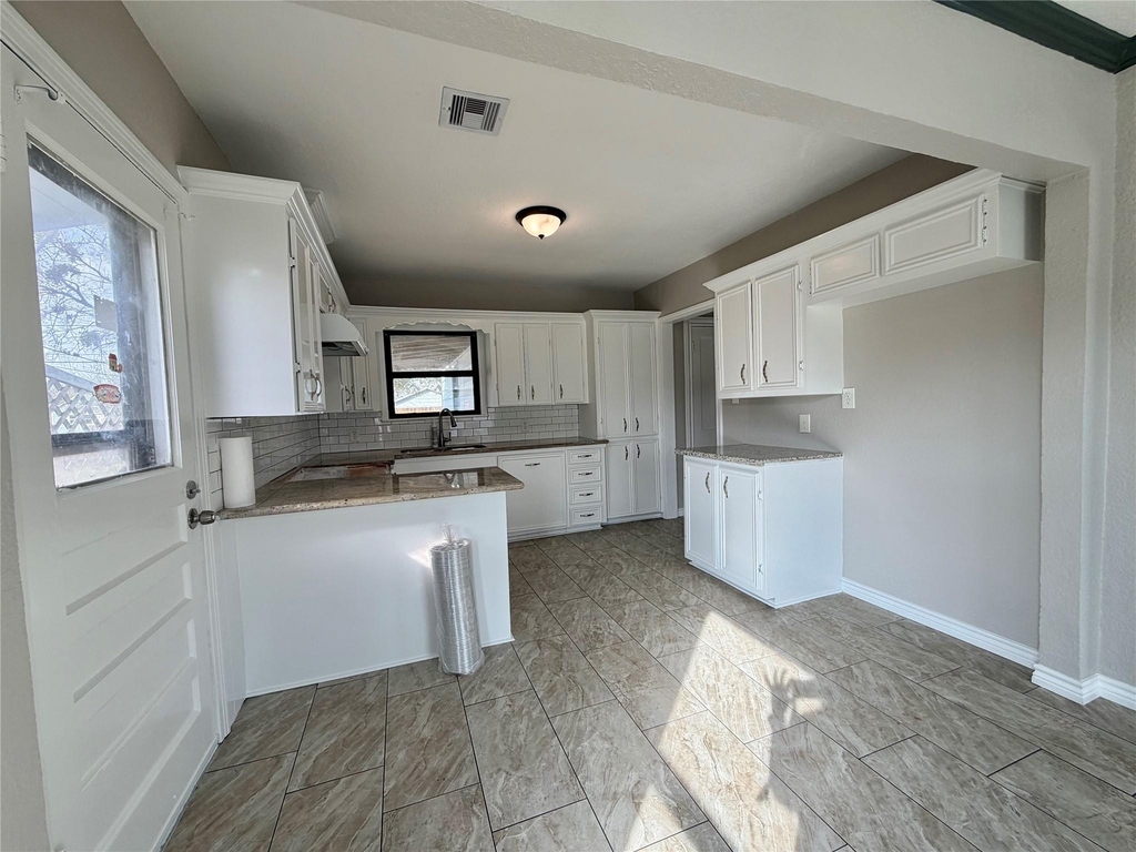 1214 W 5th Street - Photo 9