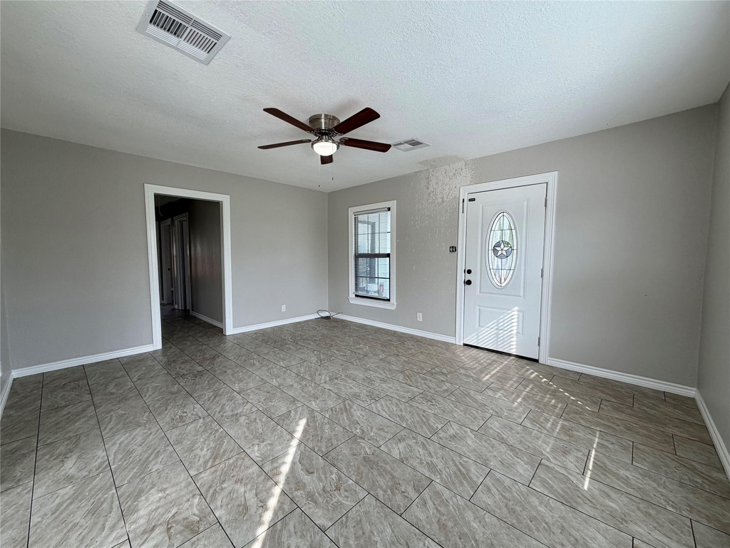 1214 W 5th Street - Photo 4