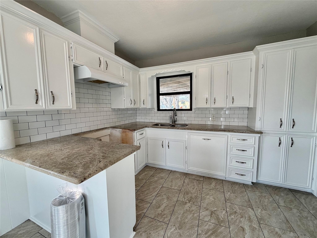 1214 W 5th Street - Photo 11