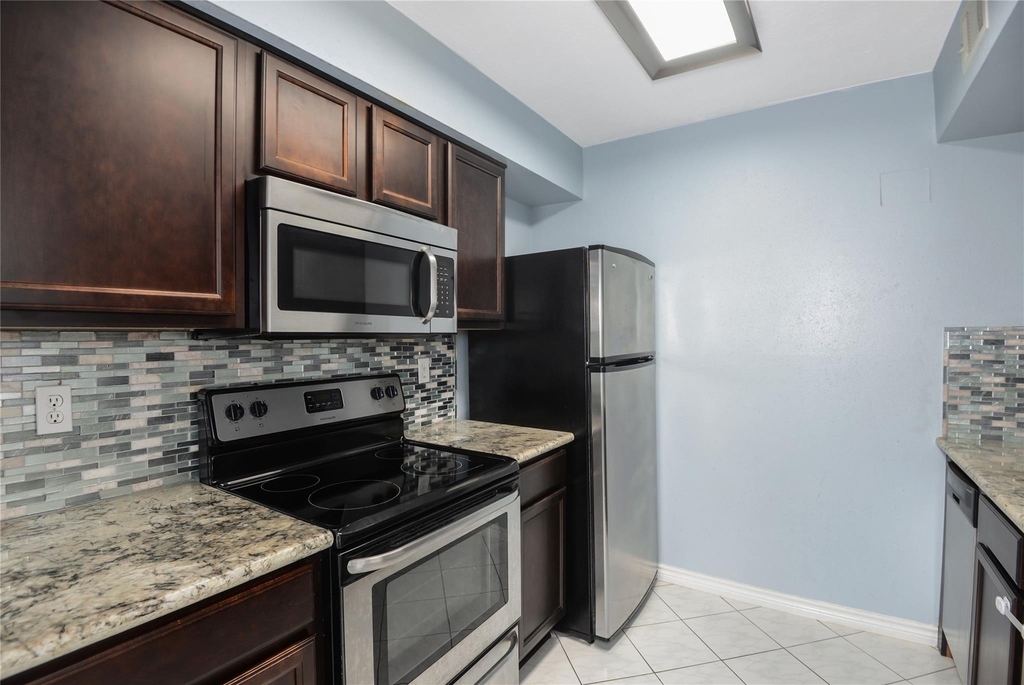 3220 69th Street - Photo 5