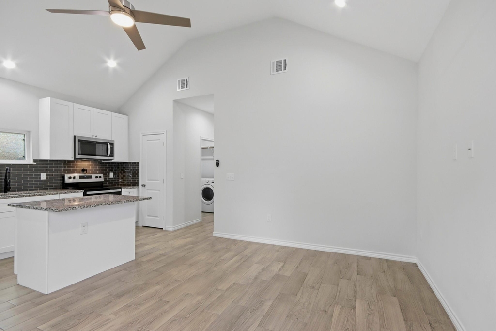 16902 Balmoral - Photo 2