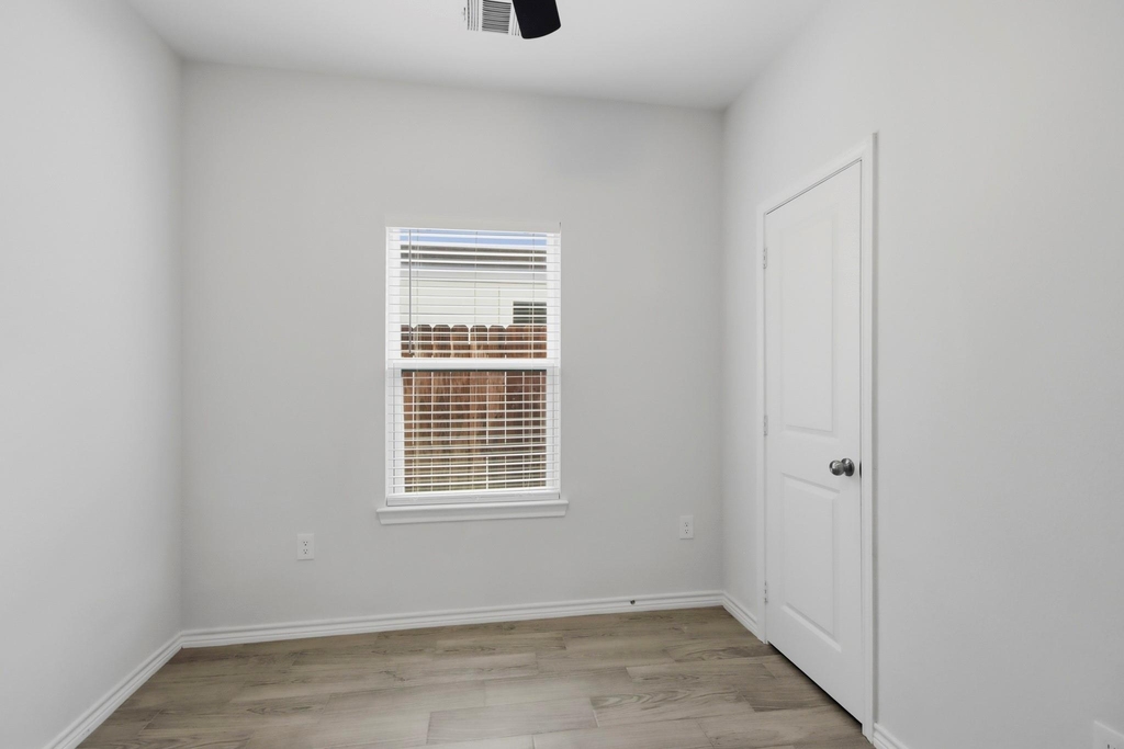 16902 Balmoral - Photo 14