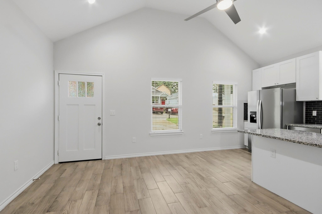 16902 Balmoral - Photo 4