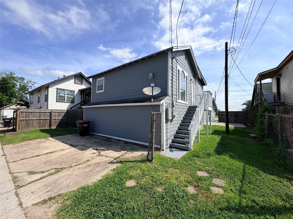 2809 1/2 Market Street - Photo 0