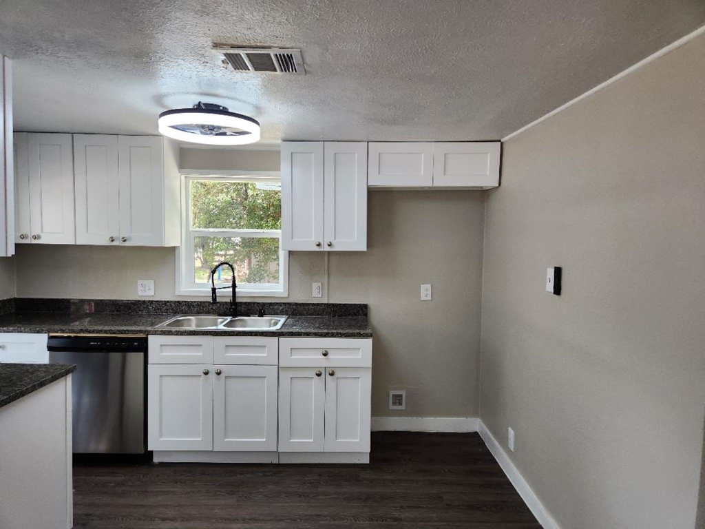 728 Hudson Road - Photo 9