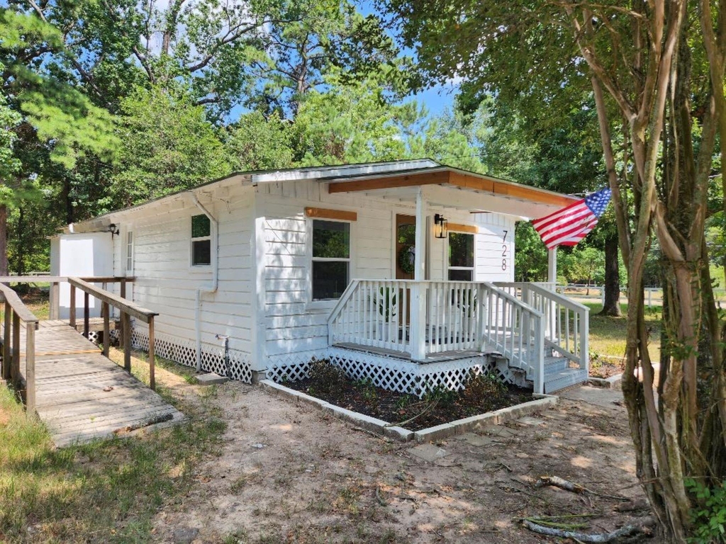 728 Hudson Road - Photo 1