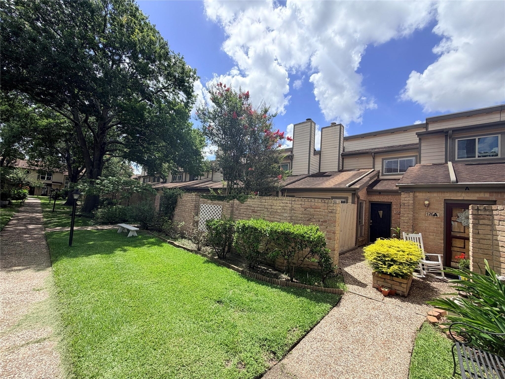 726 Country Place Drive - Photo 2