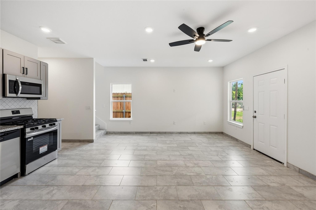 6138 Brookfield Drive - Photo 4