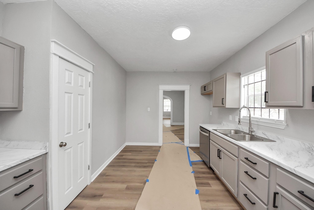 2102 Gray Street - Photo 10