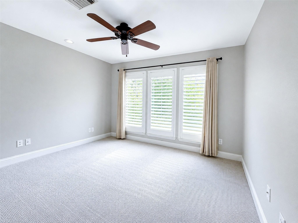 18 Doeskin Place - Photo 37