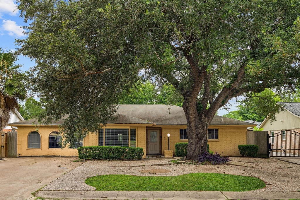 5554 Beechnut Street - Photo 0