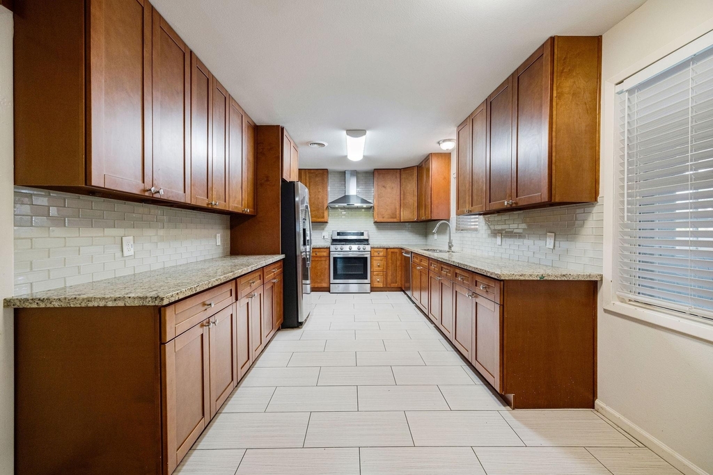 5554 Beechnut Street - Photo 3