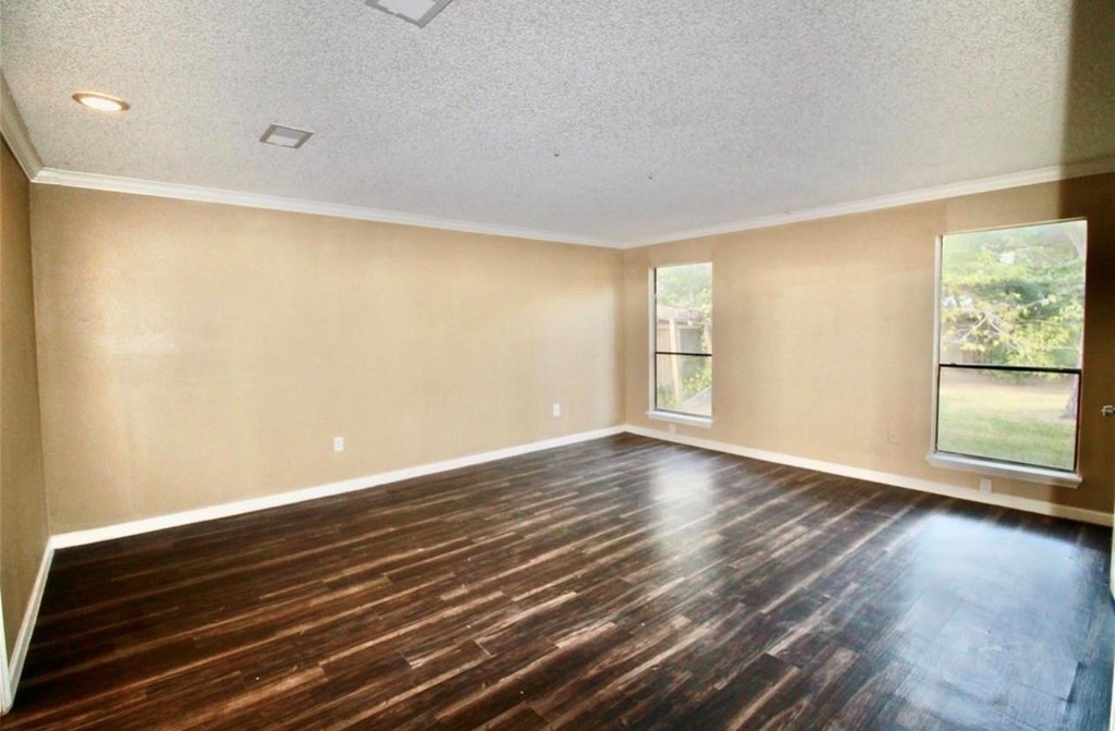 4701 Spring Lane - Photo 8