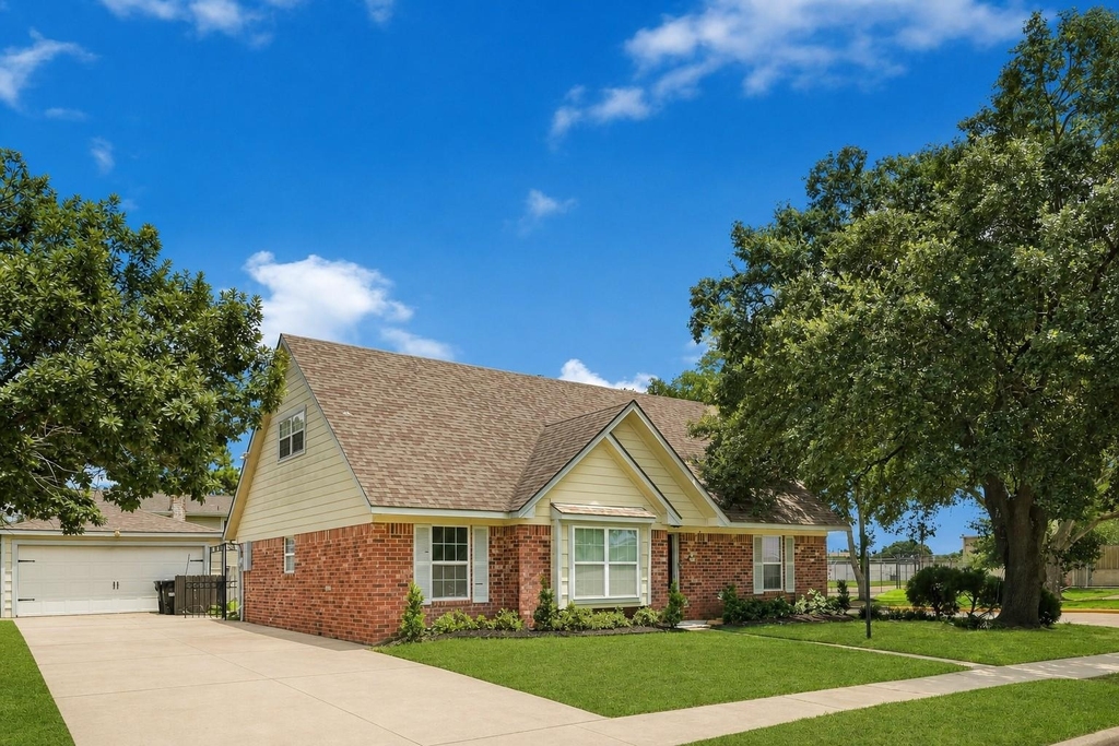 539 Belwin Drive - Photo 1